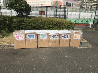 柴島浄水場の桜並木のゴミ箱